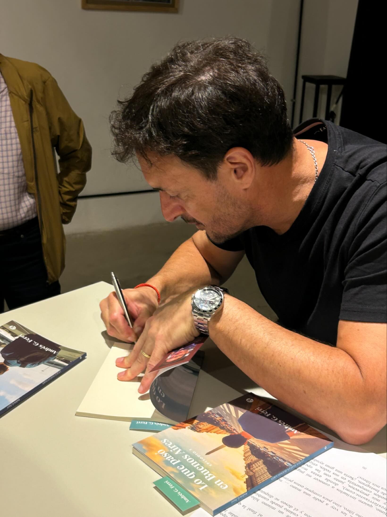 El escritor lujanense Andrés G. Ferri presentará su trilogía “Lo que pasó en Madrid”